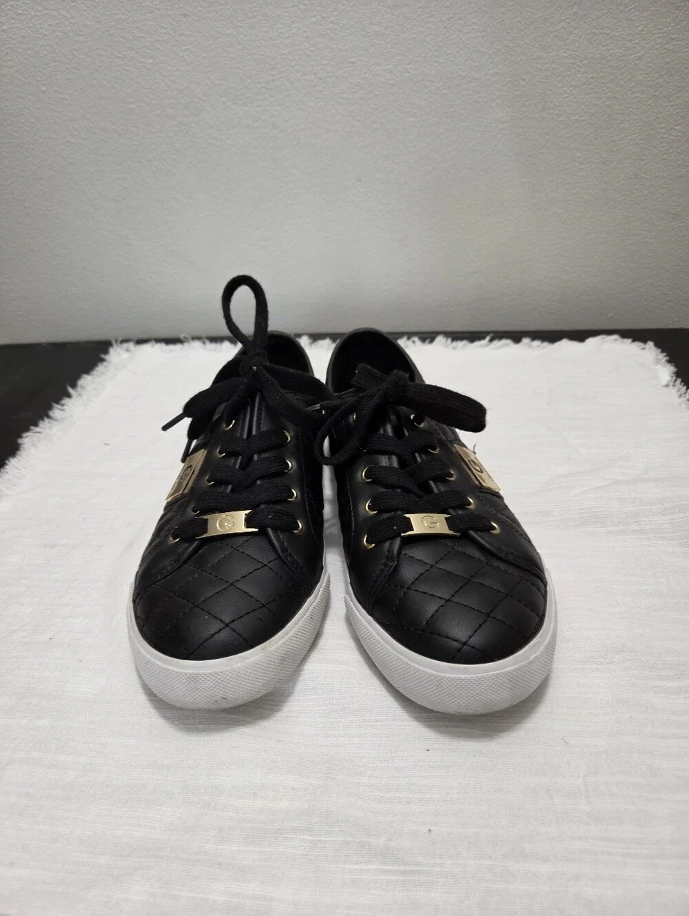 G by Guess Black Quilted Low Top Sneakers Gold Logo Lace Up Shoe Womens Size 7.5